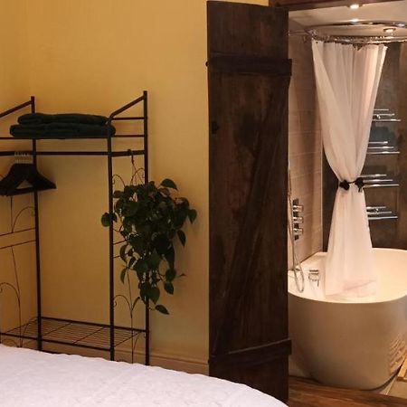 Room With Luxury Private Bathroom & Independent Entrance Near Tube Londres Exterior foto